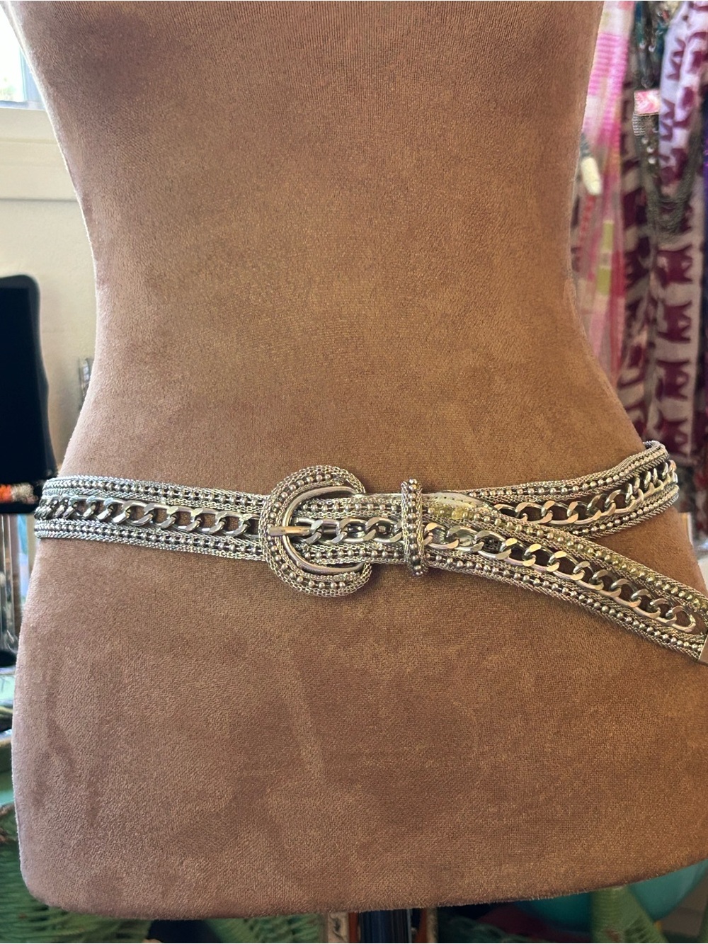 Metal mesh chunky western style belt.